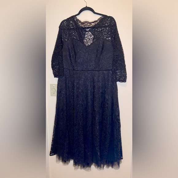 Size 20 Torrid Midi Lace Dress - Picture 6 of 7